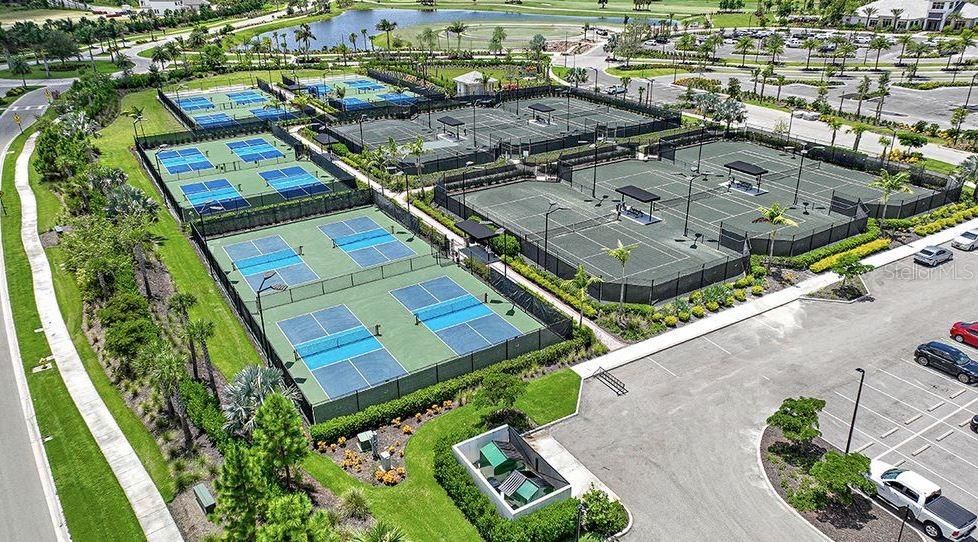 Active With Contract: $947,013 (3 beds, 3 baths, 2405 Square Feet)