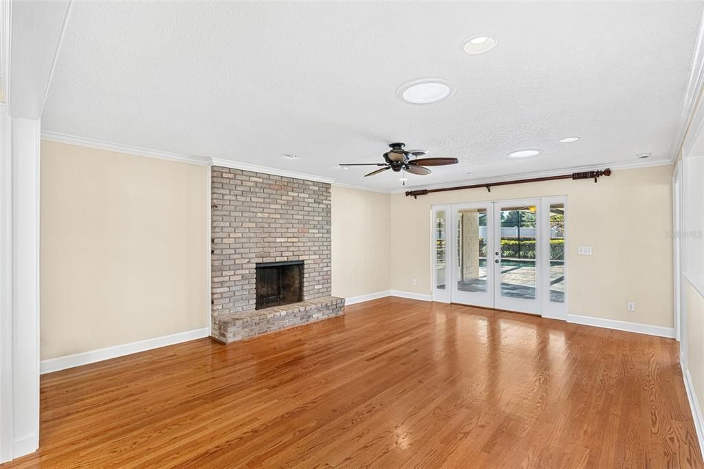 For Sale: $1,300,000 (4 beds, 2 baths, 2116 Square Feet)