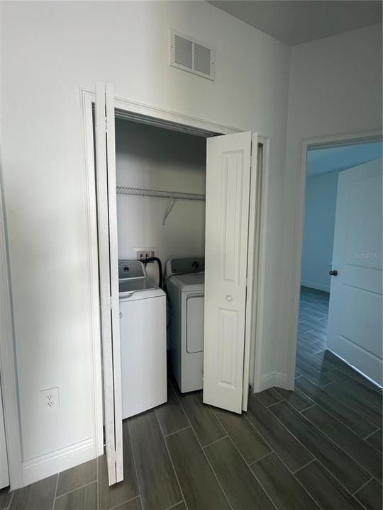 Active With Contract: $1,400 (2 beds, 2 baths, 1055 Square Feet)