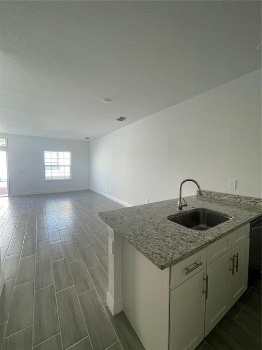 Active With Contract: $1,400 (2 beds, 2 baths, 1055 Square Feet)