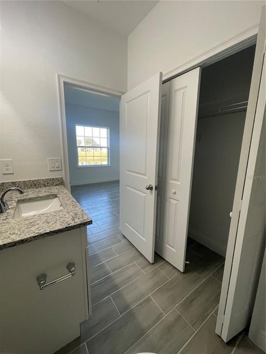 Active With Contract: $1,400 (2 beds, 2 baths, 1055 Square Feet)