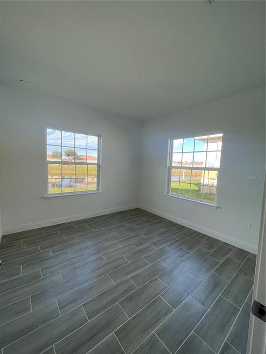 Active With Contract: $1,400 (2 beds, 2 baths, 1055 Square Feet)