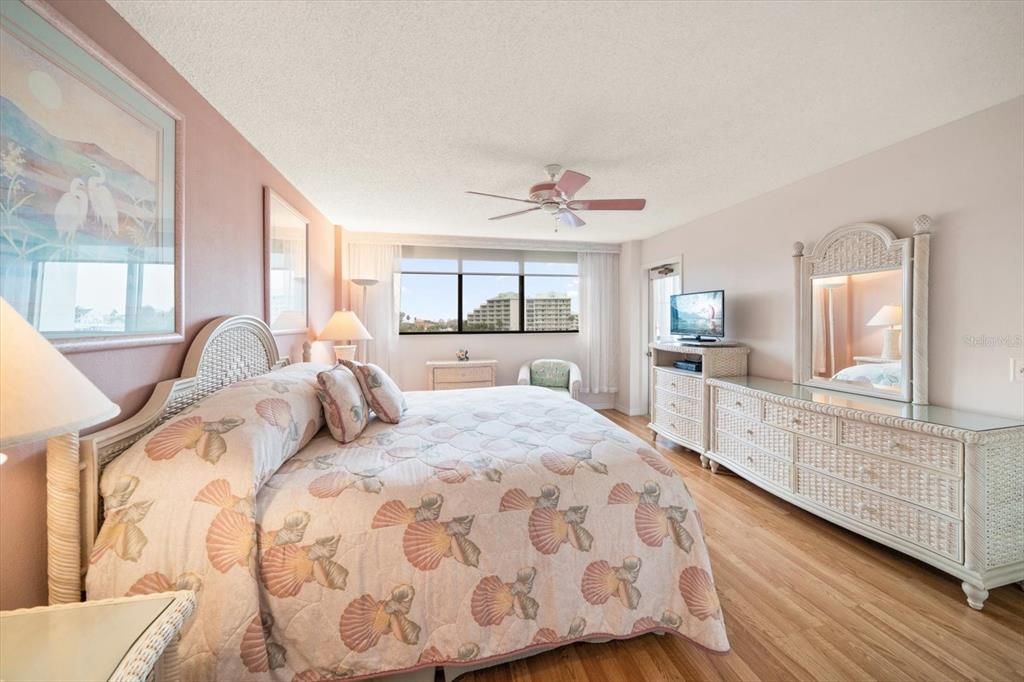 待售: $389,000 (2 贝兹, 2 浴室, 1225 平方英尺)