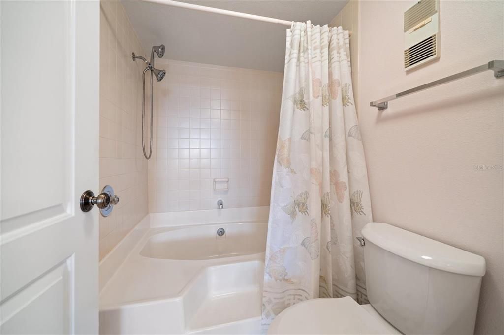 待售: $389,000 (2 贝兹, 2 浴室, 1225 平方英尺)