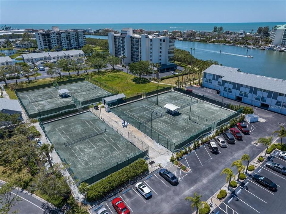 待售: $389,000 (2 贝兹, 2 浴室, 1225 平方英尺)