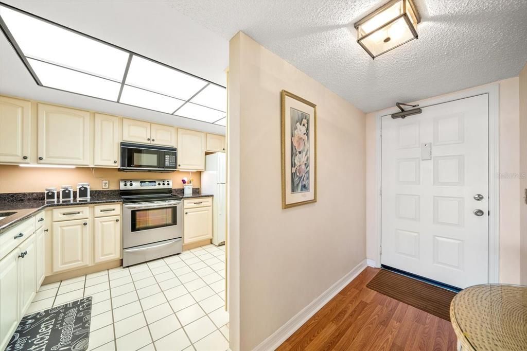 待售: $389,000 (2 贝兹, 2 浴室, 1225 平方英尺)