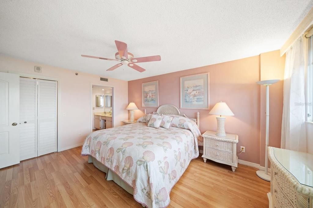 待售: $389,000 (2 贝兹, 2 浴室, 1225 平方英尺)