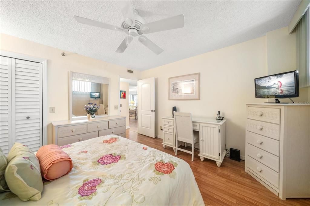 待售: $389,000 (2 贝兹, 2 浴室, 1225 平方英尺)