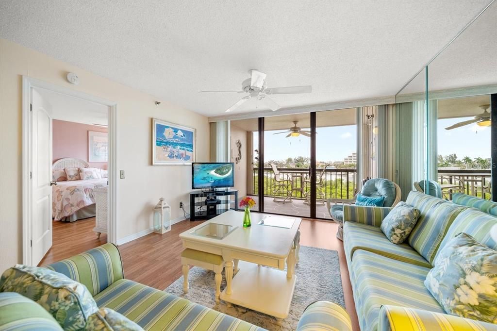 待售: $389,000 (2 贝兹, 2 浴室, 1225 平方英尺)