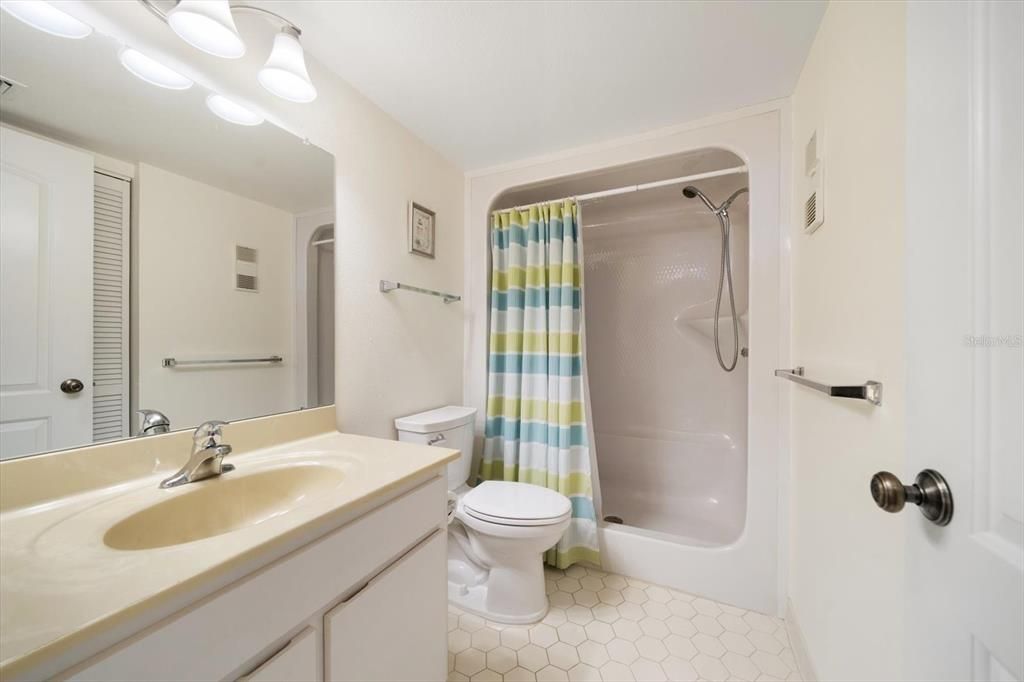 待售: $389,000 (2 贝兹, 2 浴室, 1225 平方英尺)