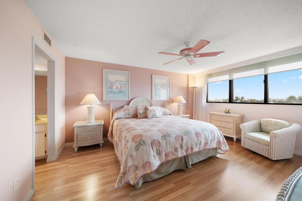 待售: $389,000 (2 贝兹, 2 浴室, 1225 平方英尺)