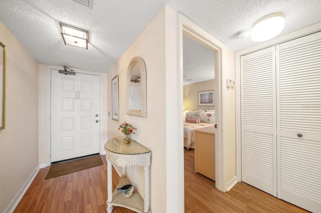 待售: $389,000 (2 贝兹, 2 浴室, 1225 平方英尺)