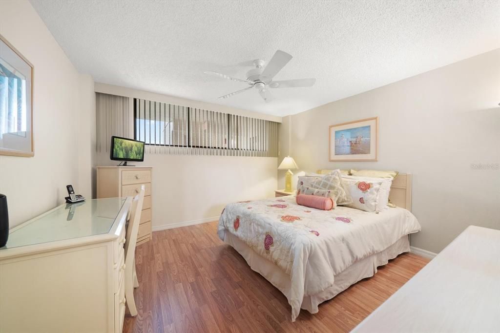 待售: $389,000 (2 贝兹, 2 浴室, 1225 平方英尺)