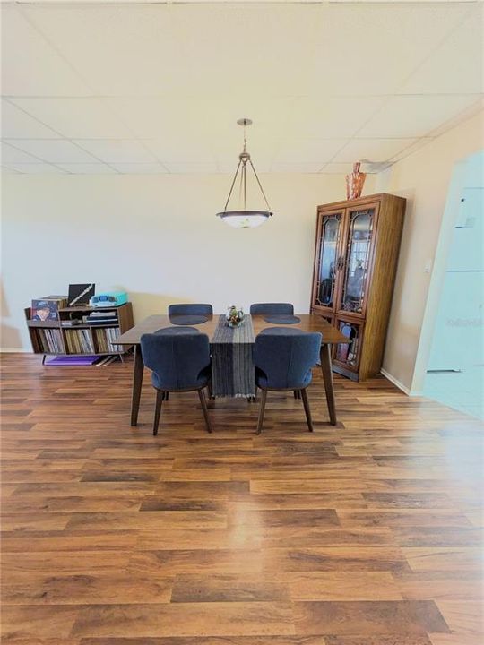 待售: $123,000 (2 贝兹, 2 浴室, 1186 平方英尺)