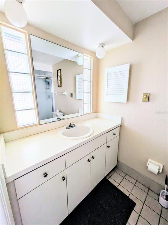 待售: $123,000 (2 贝兹, 2 浴室, 1186 平方英尺)