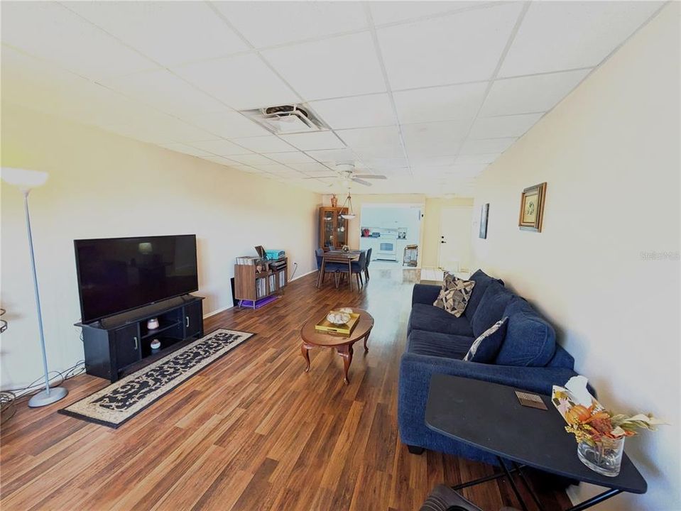 待售: $123,000 (2 贝兹, 2 浴室, 1186 平方英尺)