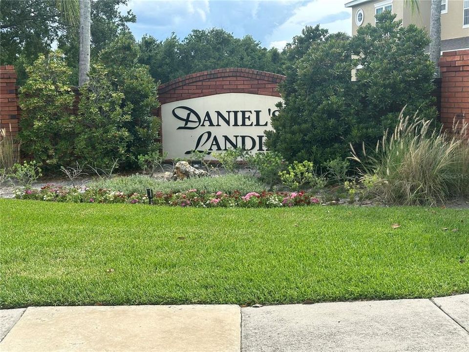 For Sale: $295,000 (2 beds, 2 baths, 1240 Square Feet)