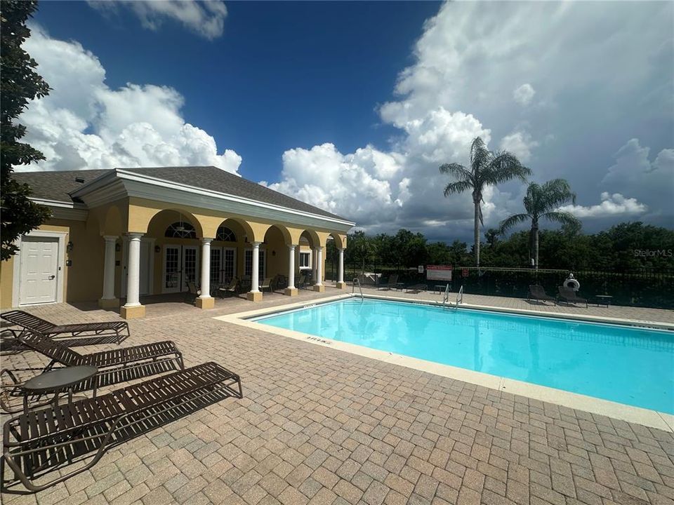 For Sale: $295,000 (2 beds, 2 baths, 1240 Square Feet)