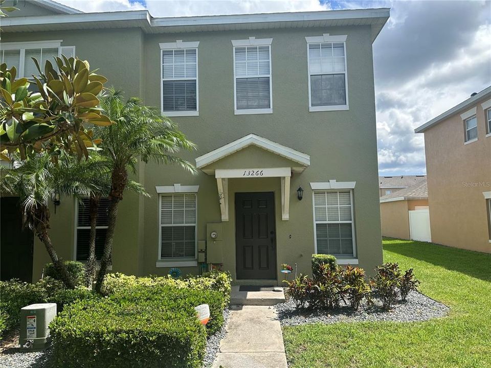 For Sale: $295,000 (2 beds, 2 baths, 1240 Square Feet)