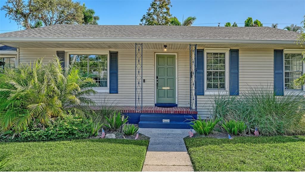 For Sale: $528,000 (4 beds, 3 baths, 1552 Square Feet)