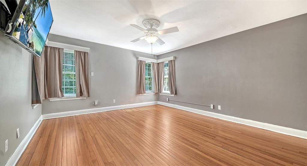 For Sale: $528,000 (4 beds, 3 baths, 1552 Square Feet)