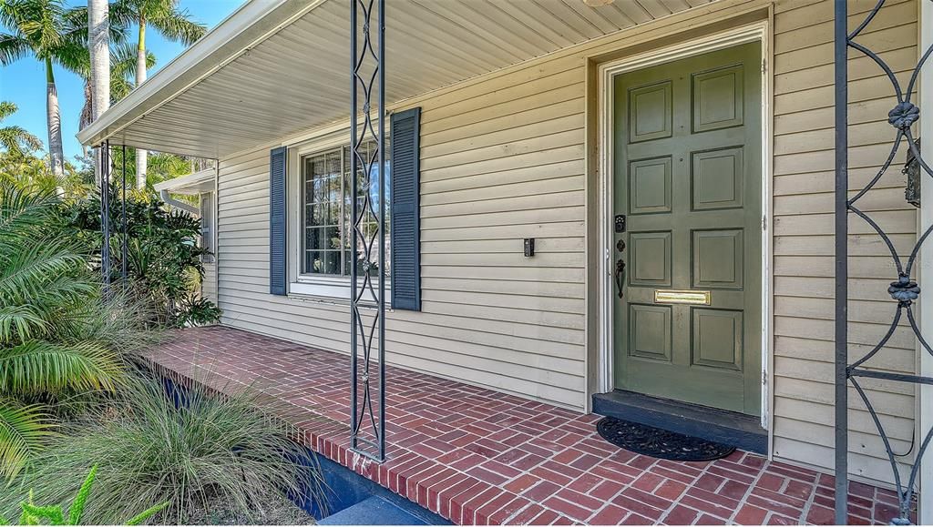 For Sale: $528,000 (4 beds, 3 baths, 1552 Square Feet)