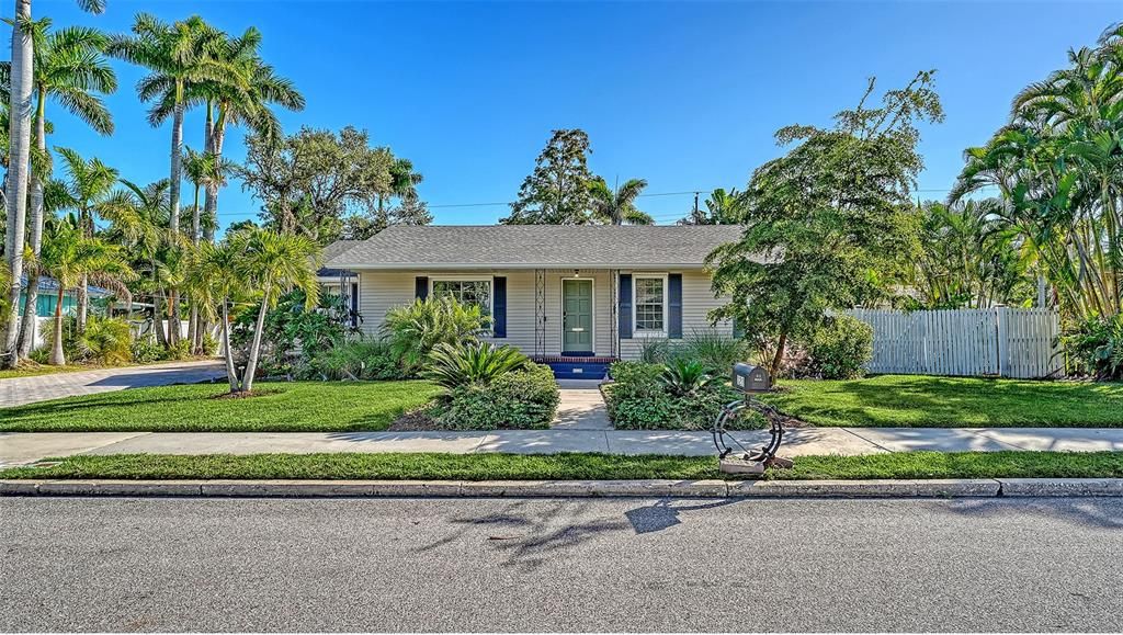 For Sale: $528,000 (4 beds, 3 baths, 1552 Square Feet)