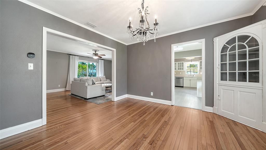 For Sale: $528,000 (4 beds, 3 baths, 1552 Square Feet)