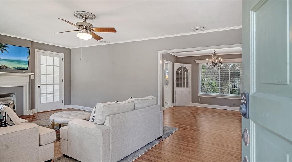 For Sale: $528,000 (4 beds, 3 baths, 1552 Square Feet)