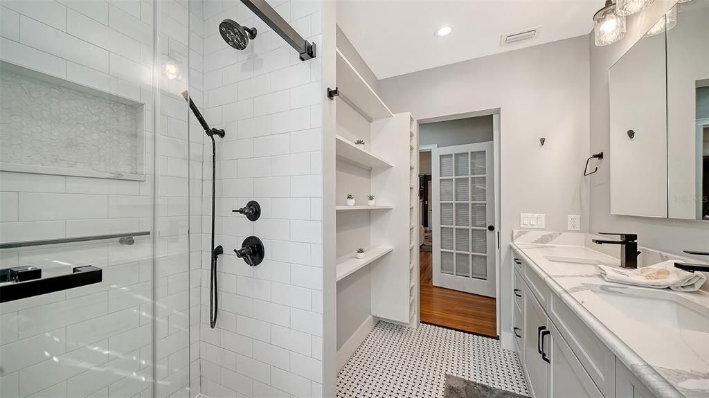 For Sale: $528,000 (4 beds, 3 baths, 1552 Square Feet)