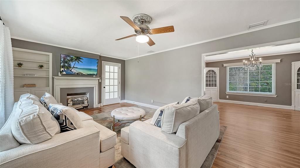 For Sale: $528,000 (4 beds, 3 baths, 1552 Square Feet)