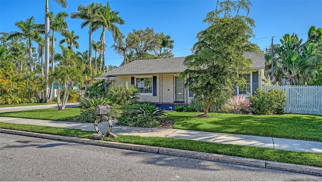 For Sale: $528,000 (4 beds, 3 baths, 1552 Square Feet)