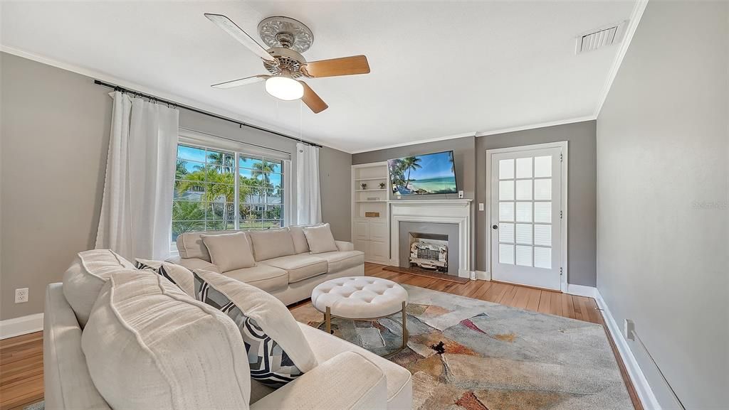 For Sale: $528,000 (4 beds, 3 baths, 1552 Square Feet)