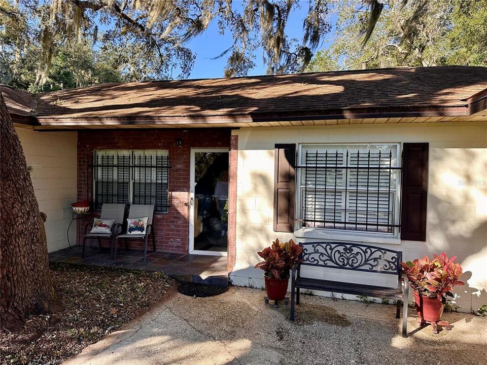 合同活跃: $299,000 (3 贝兹, 2 浴室, 1627 平方英尺)