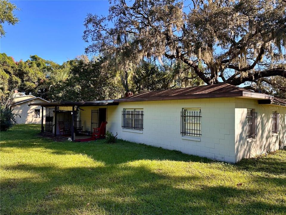 合同活跃: $299,000 (3 贝兹, 2 浴室, 1627 平方英尺)