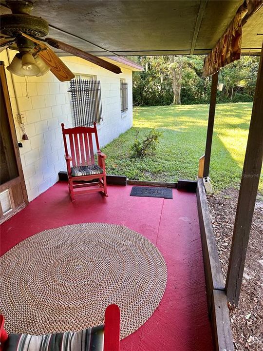 合同活跃: $299,000 (3 贝兹, 2 浴室, 1627 平方英尺)