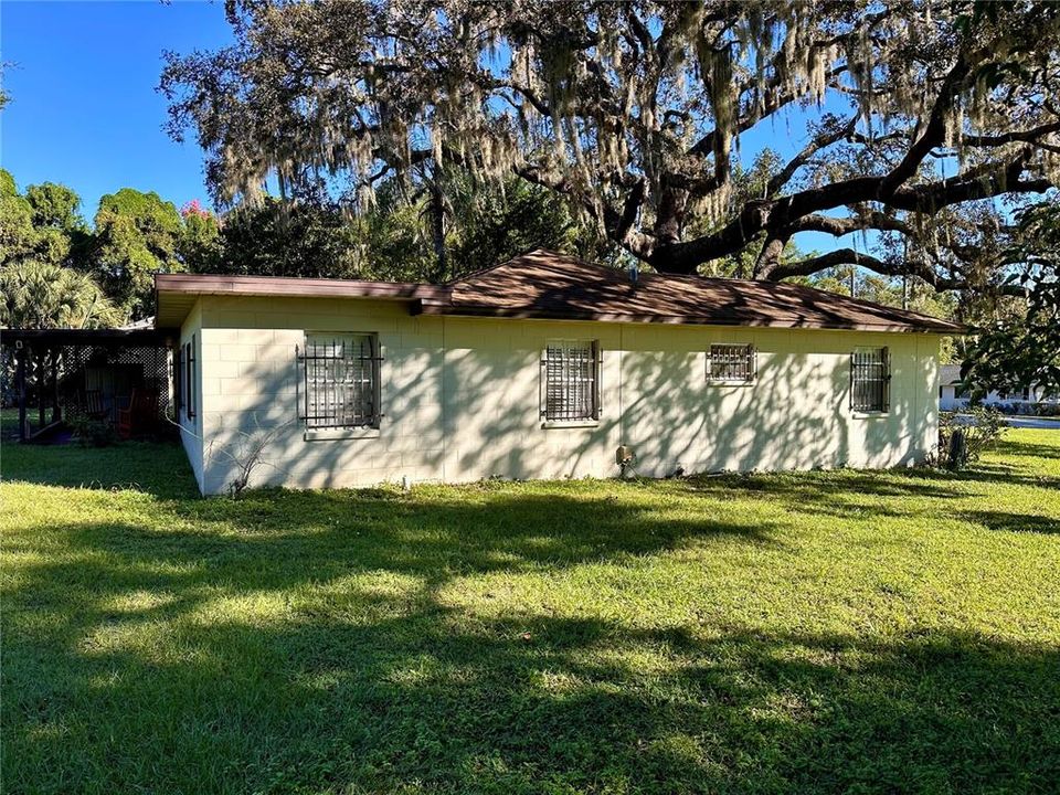 合同活跃: $299,000 (3 贝兹, 2 浴室, 1627 平方英尺)