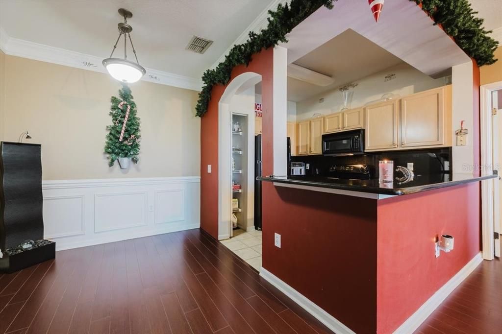 На продажу: $245,000 (2 спален, 2 ванн, 1107 Квадратных фут)