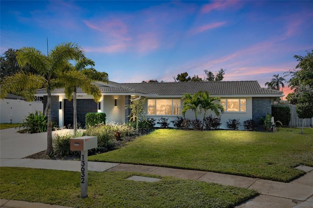 Active With Contract: $524,900 (2 beds, 2 baths, 1251 Square Feet)