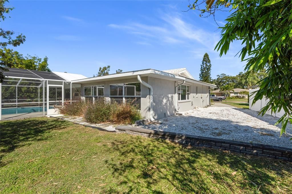 Active With Contract: $524,900 (2 beds, 2 baths, 1251 Square Feet)