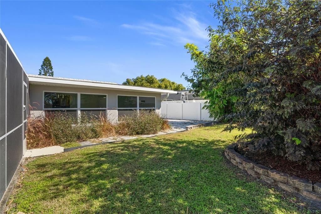 Active With Contract: $524,900 (2 beds, 2 baths, 1251 Square Feet)