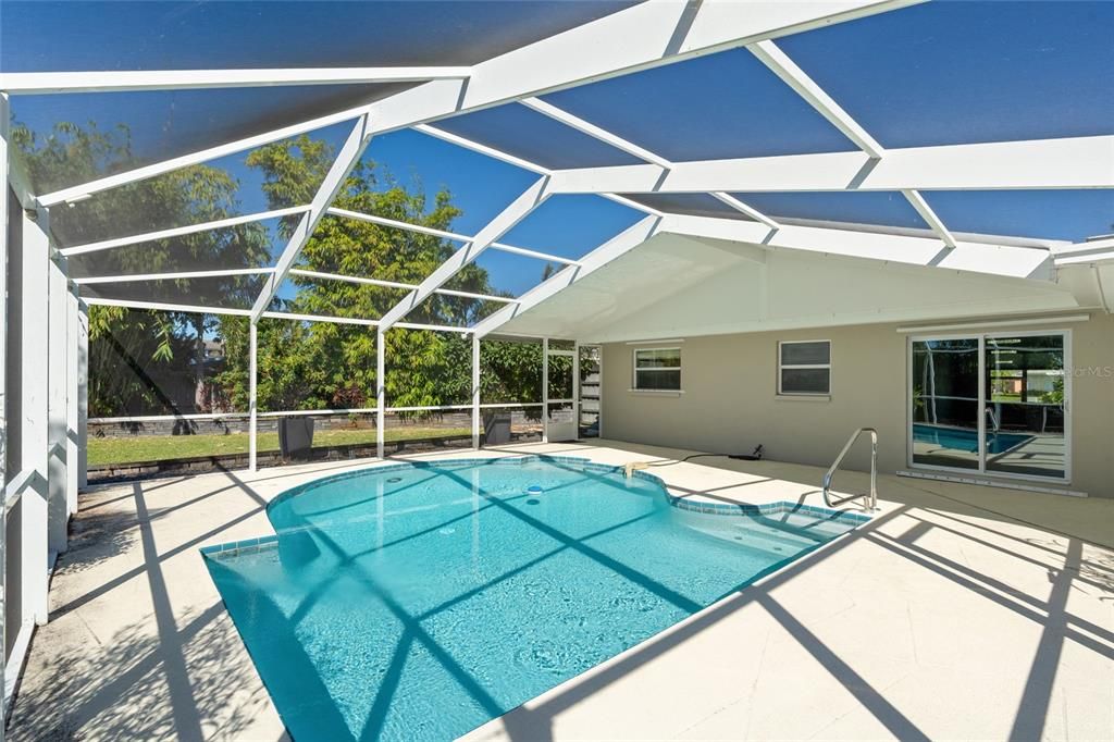 Active With Contract: $524,900 (2 beds, 2 baths, 1251 Square Feet)