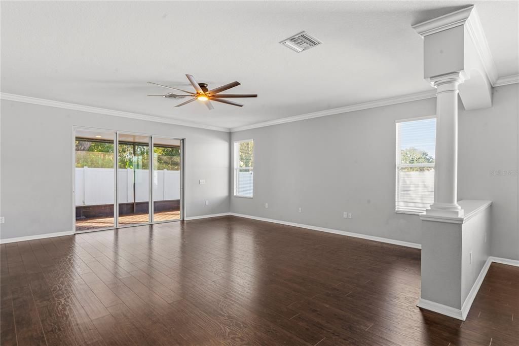 En Venta: $410,000 (3 camas, 2 baños, 2596 Pies cuadrados)