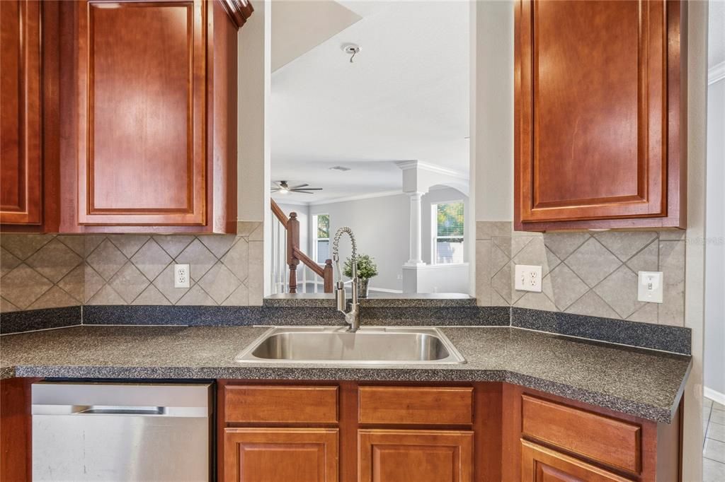 En Venta: $410,000 (3 camas, 2 baños, 2596 Pies cuadrados)