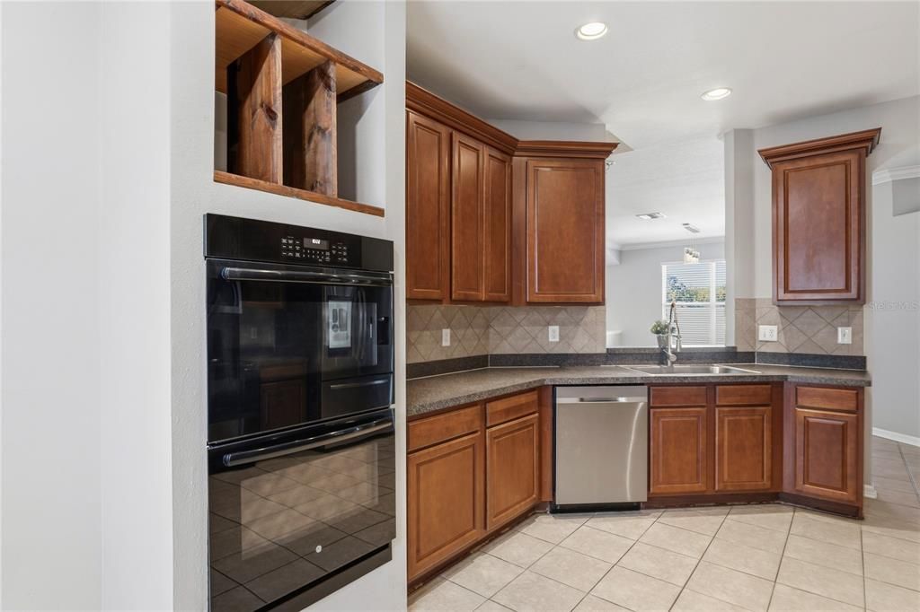 En Venta: $410,000 (3 camas, 2 baños, 2596 Pies cuadrados)