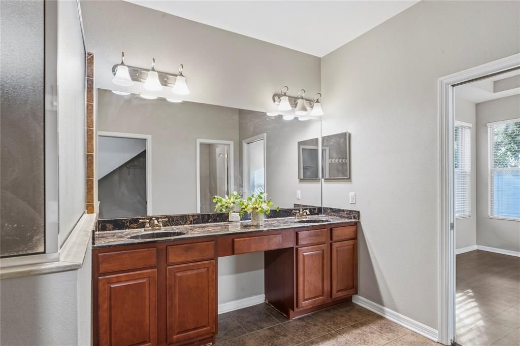 En Venta: $410,000 (3 camas, 2 baños, 2596 Pies cuadrados)