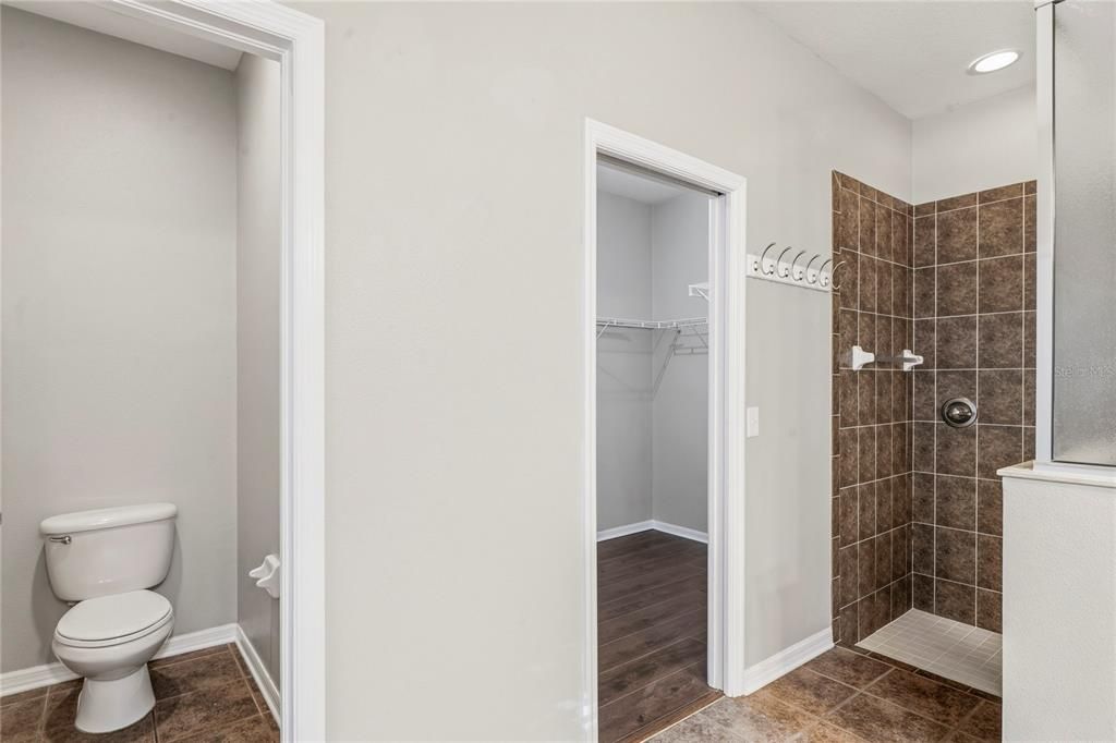 En Venta: $410,000 (3 camas, 2 baños, 2596 Pies cuadrados)