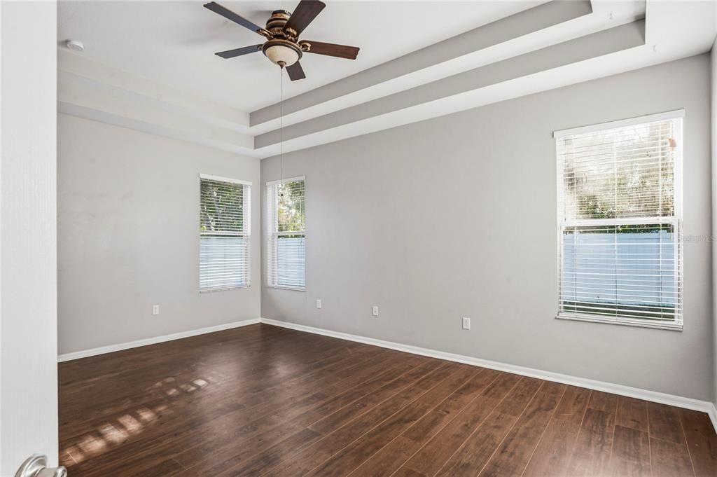 En Venta: $410,000 (3 camas, 2 baños, 2596 Pies cuadrados)