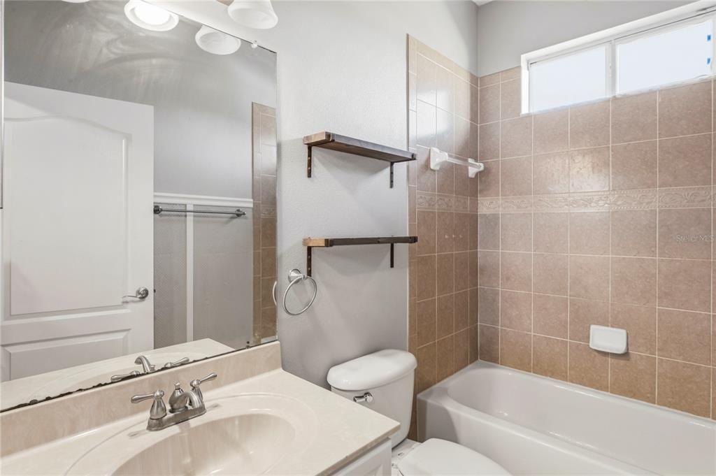 En Venta: $410,000 (3 camas, 2 baños, 2596 Pies cuadrados)