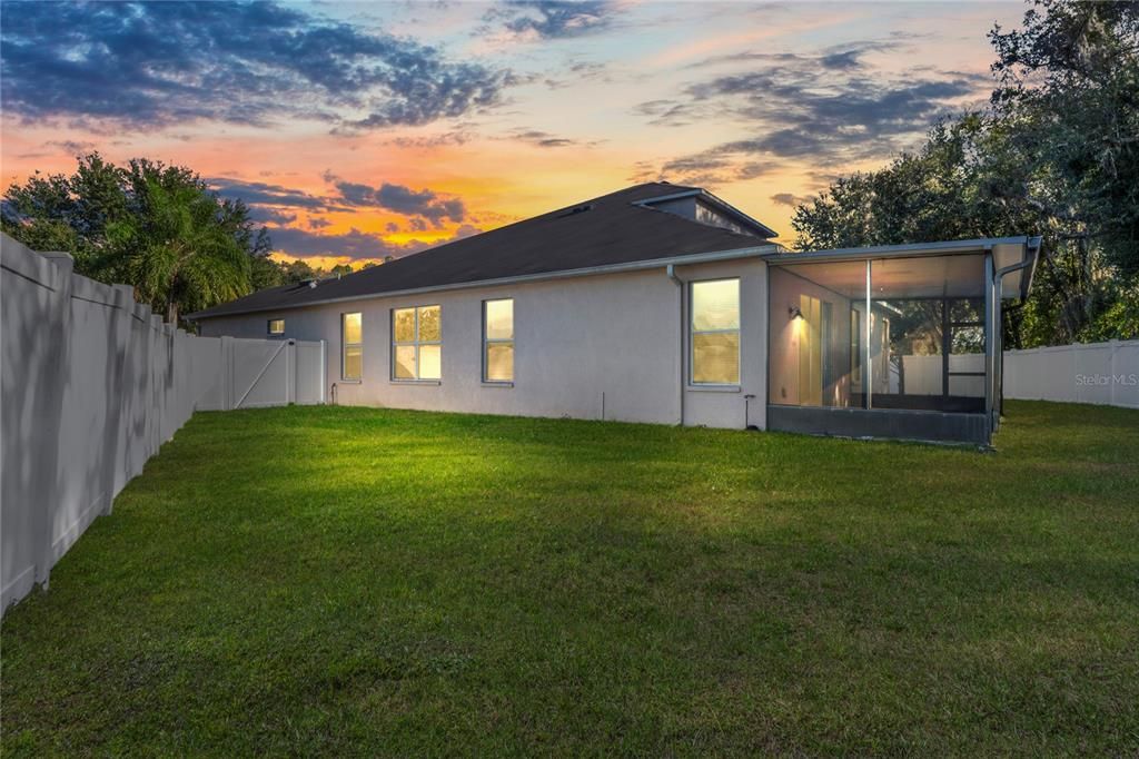 En Venta: $410,000 (3 camas, 2 baños, 2596 Pies cuadrados)